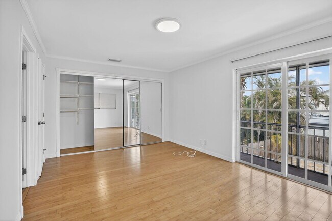 Building Photo - 5514 SW 44th Terrace