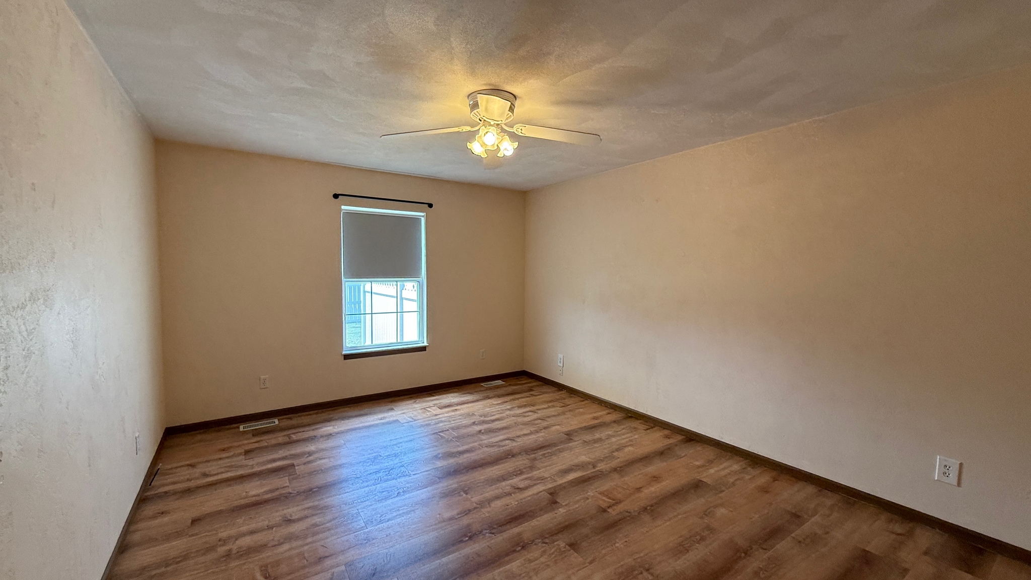 Building Photo - 213 Mueller Ln