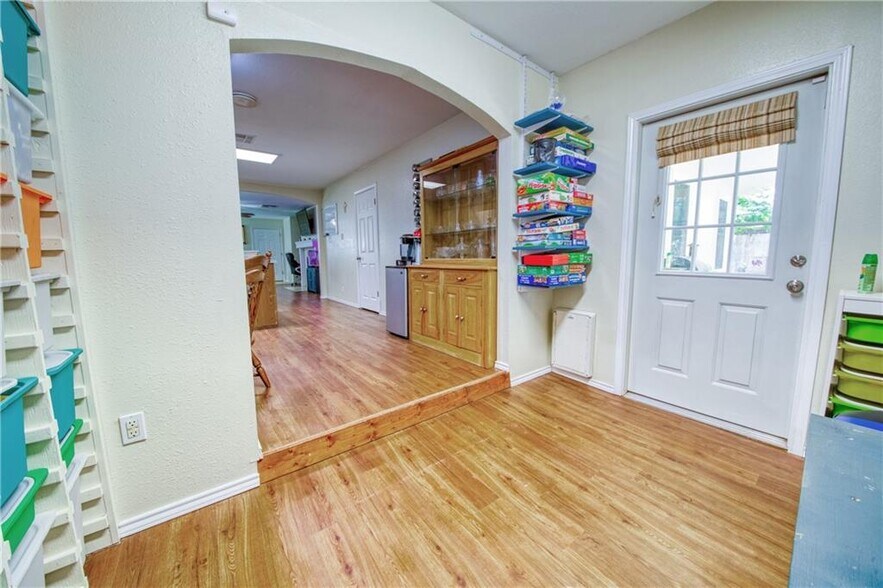 Building Photo - 301 Nicole Way