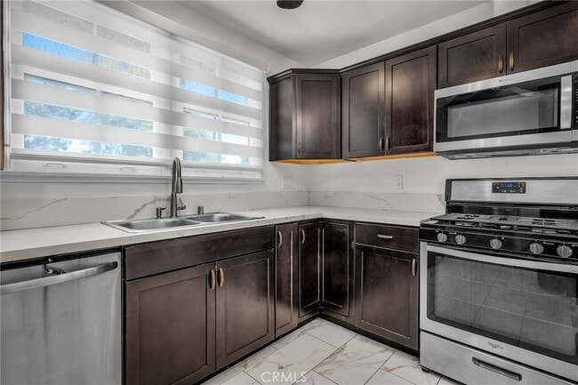 Building Photo - 6139 Tampa Ave