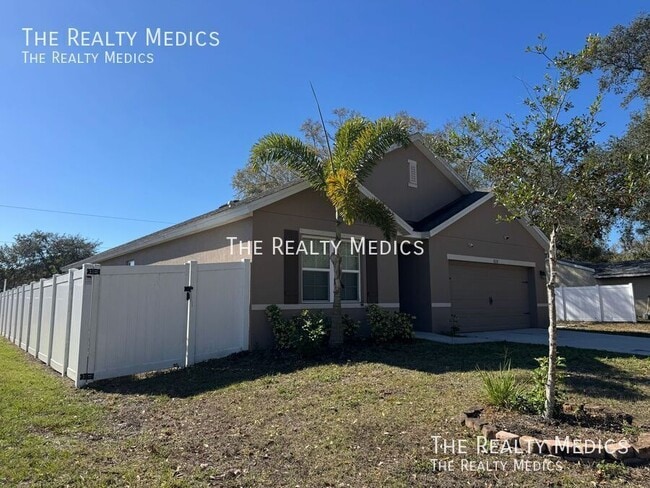 Building Photo - 1028 Salina St SE