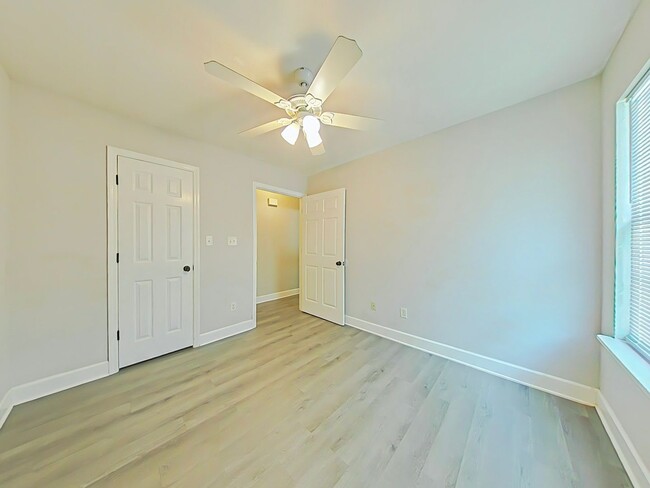 Building Photo - Three bedroom home in Martinez!