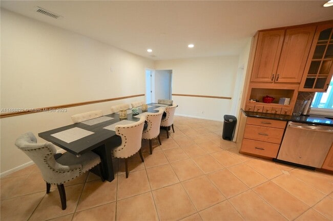 Building Photo - 2509 NE 35th Dr