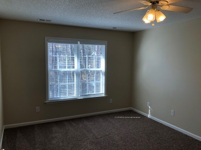 Building Photo - 109 Hidden Farm Ln
