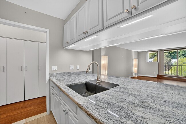 Building Photo - 25 Rockledge Ave