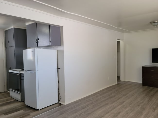 Building Photo - 2 bedroom condo in Overton