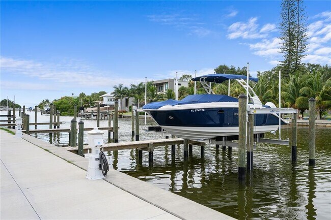 Building Photo - 1709 N Tamiami Trl