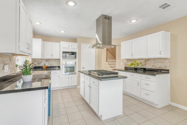 Building Photo - 5635 Sage Manor Dr