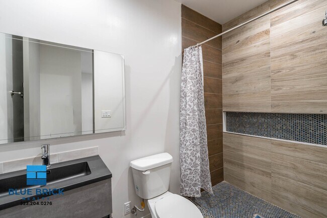 Building Photo - 5239-5241 Huntington Dr -