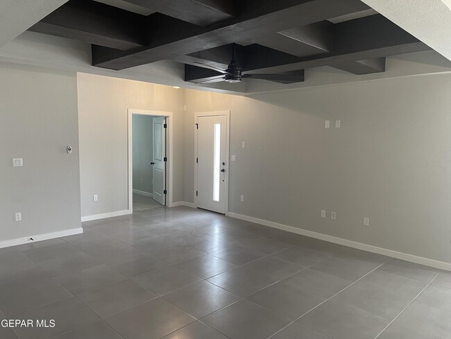 Building Photo - 553 Osier Dr