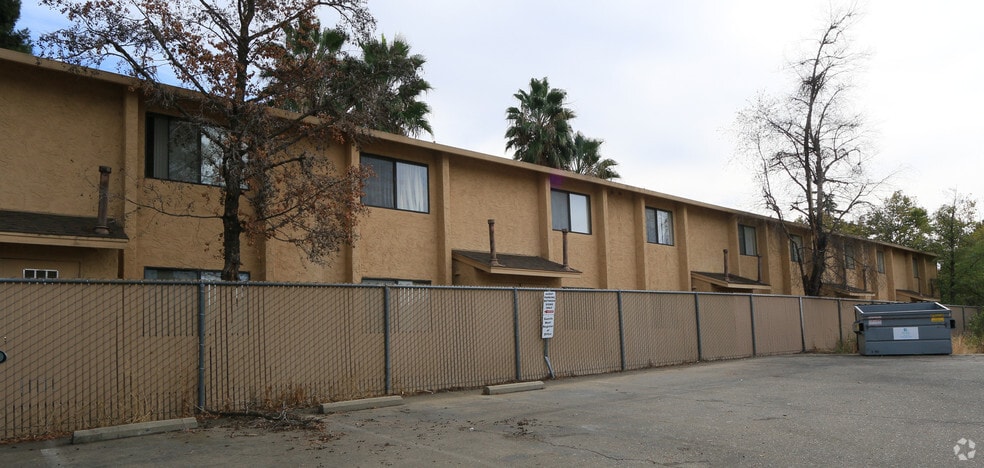Building Photo - Joshua Tree Apartments