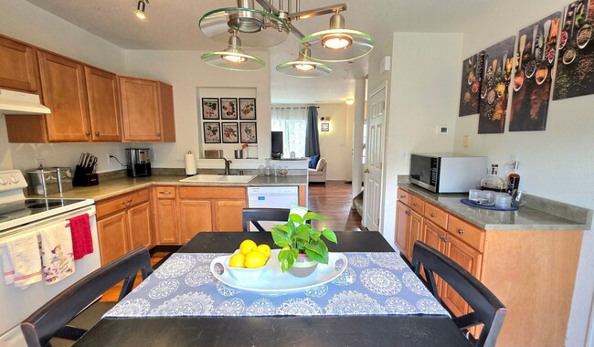 Building Photo - 3 Bedroom Home in Ridgeview at Stetson Hills