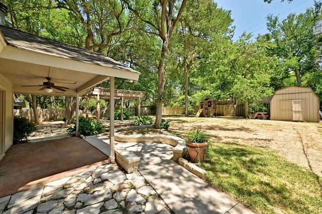 Building Photo - 9403 Longvale Dr