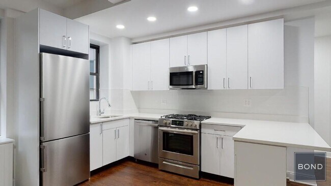 Building Photo - 145 W 55th St