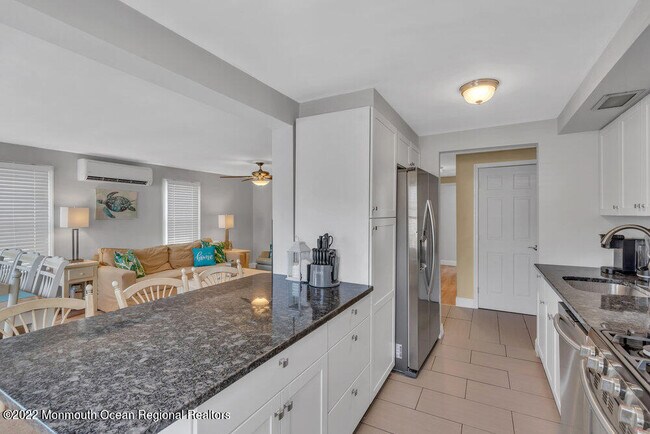 Building Photo - 1226 1/2 Briarwood Rd-