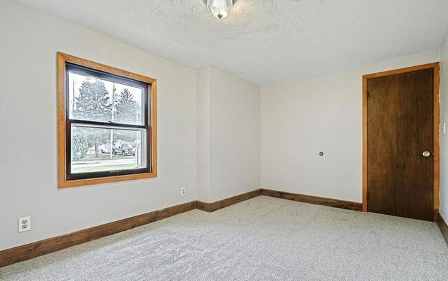 Building Photo - Beautiful 3 Bedroom, 1.5 Bath in Colonial West York!