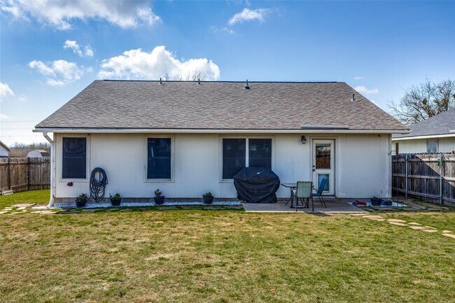Building Photo - 214 Sylvan St