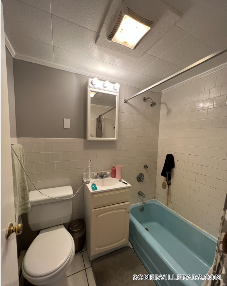 Building Photo - 639 Somerville Ave