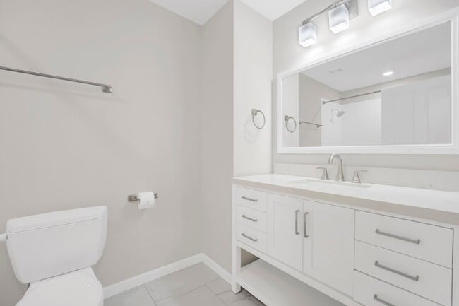 Building Photo - 1250 S Michigan Ave