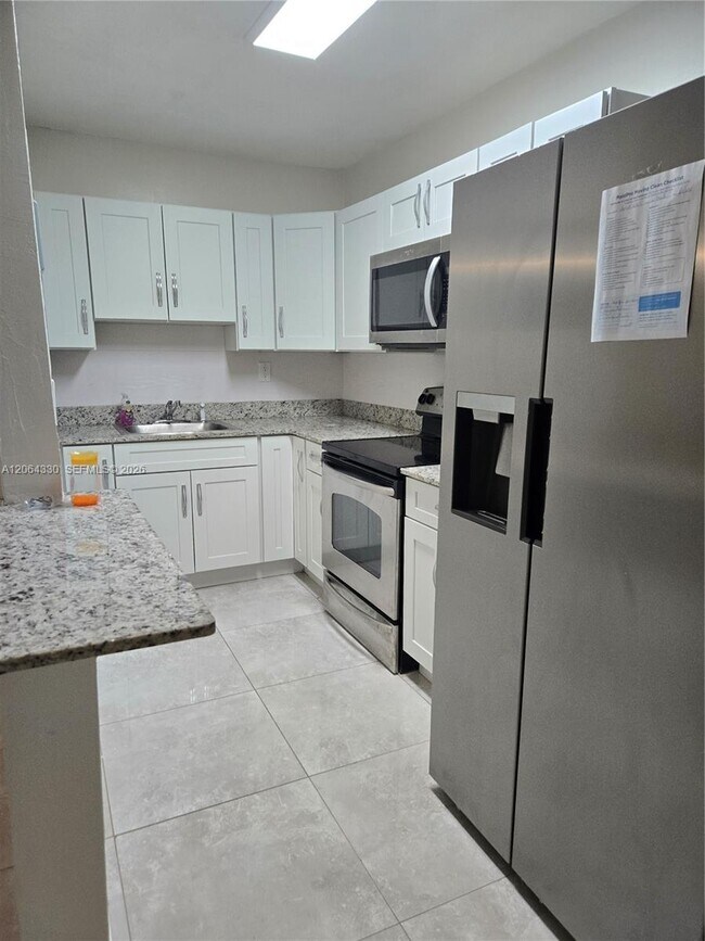 Building Photo - 4550 SW 67th Ave