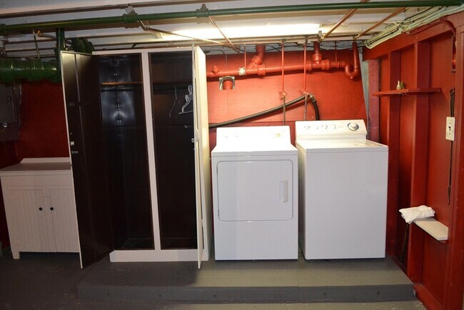 Building Photo - 1421 Morton Ave