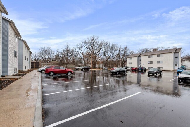 Building Photo - POPLAR PLACE