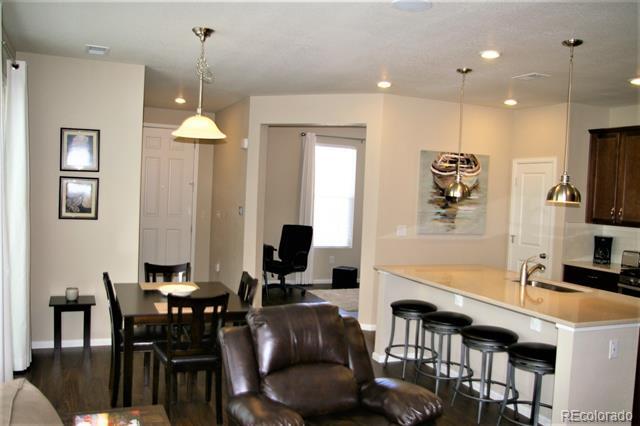 Building Photo - 2811 Summer Day Ave