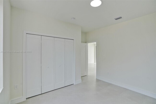Building Photo - 5145 E 3rd Ave
