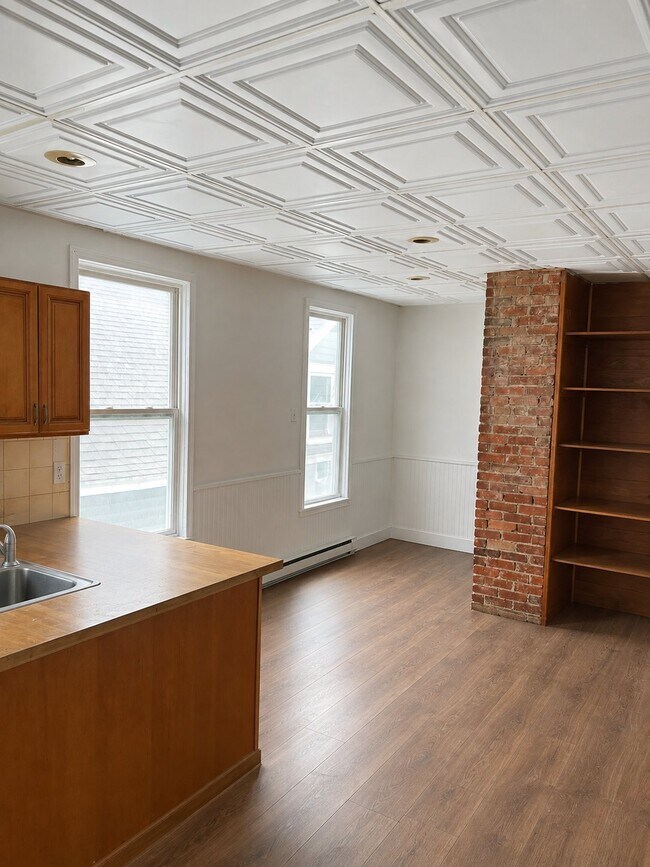 Building Photo - 134 6th Ave