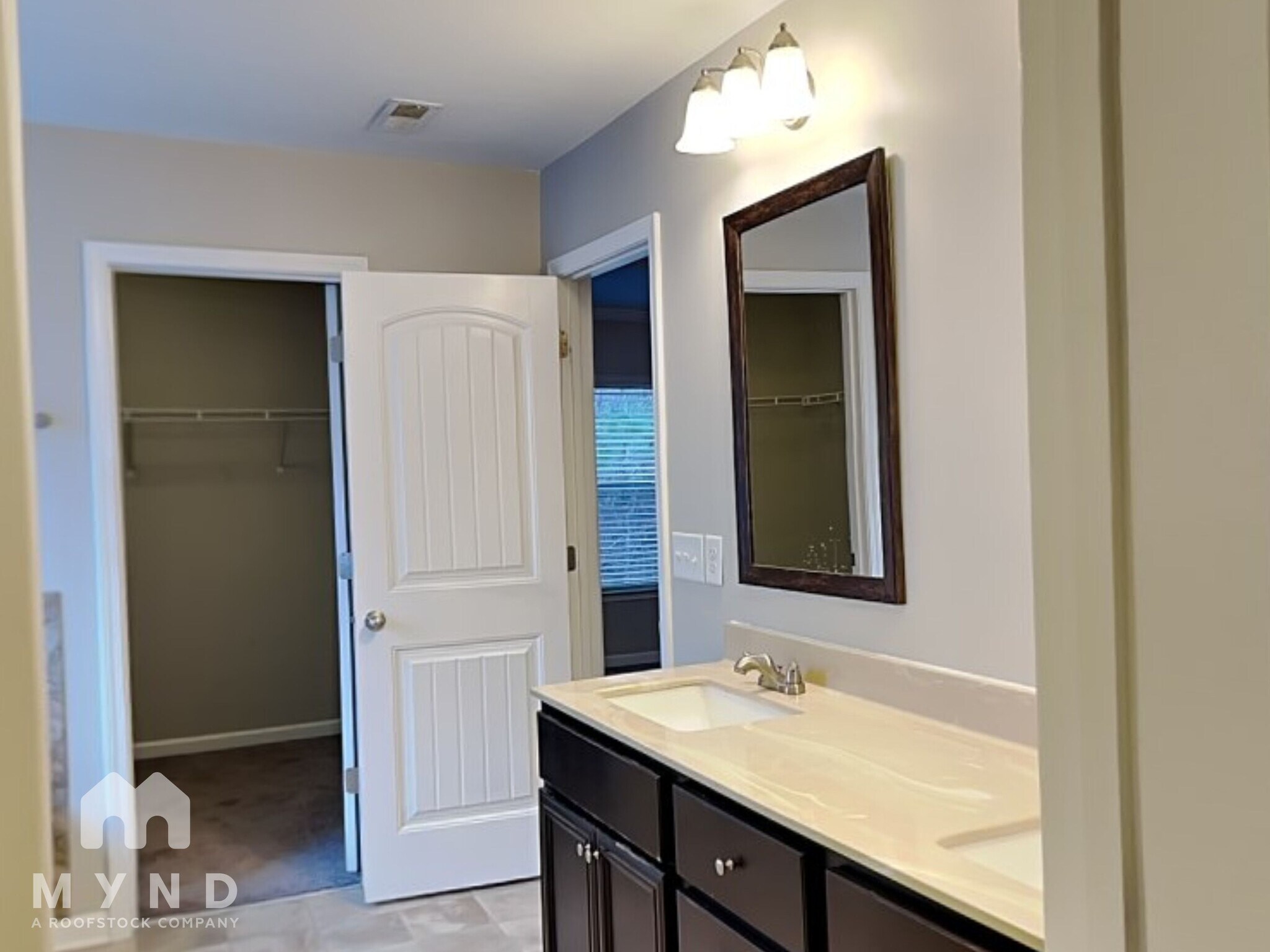 Building Photo - 2455 Quincy Loop