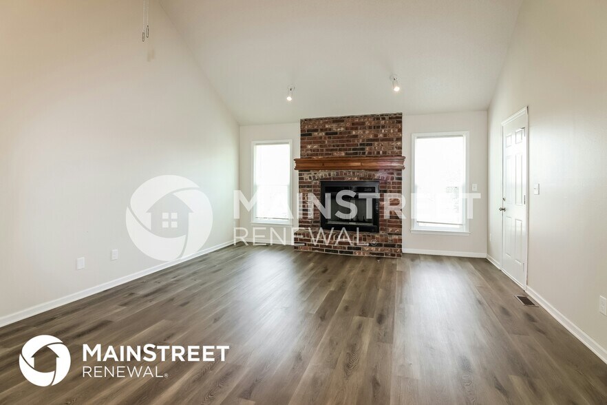 Building Photo - 609 NE Bristol Dr
