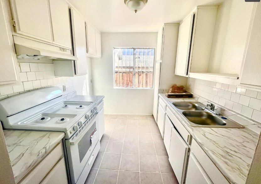 Building Photo - 1333 Bates Ave