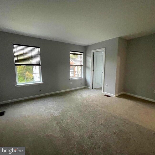 Building Photo - 129 Winterberry Way