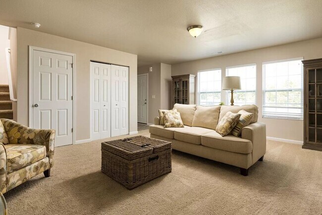 Building Photo - Immediate Occupancy Available