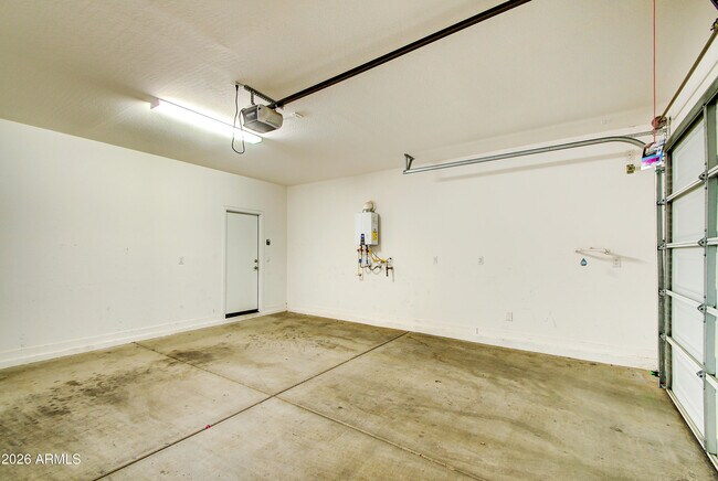 Building Photo - 9902 E Tamery Ave