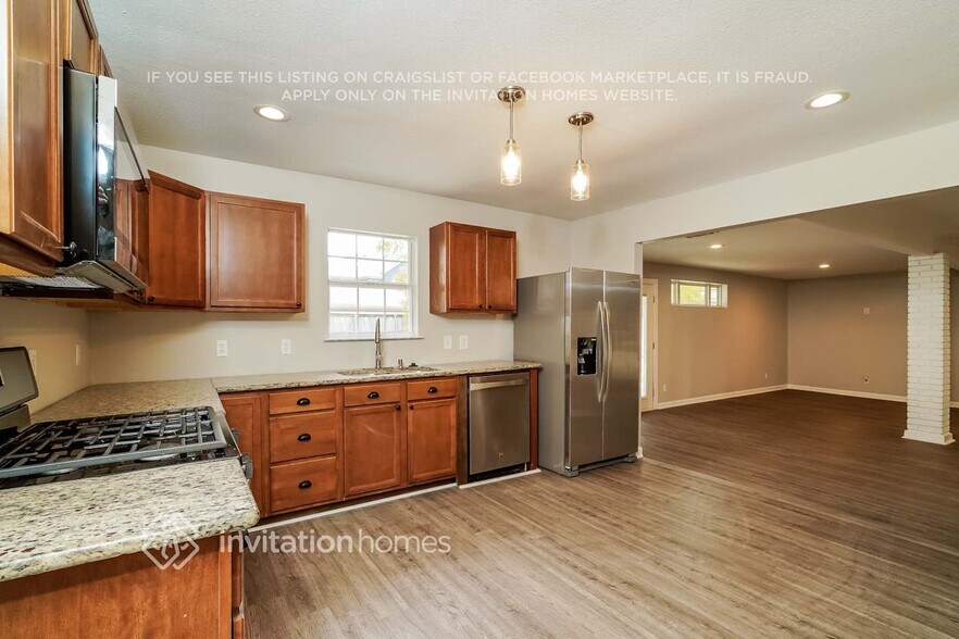 Building Photo - 221 Ellis St