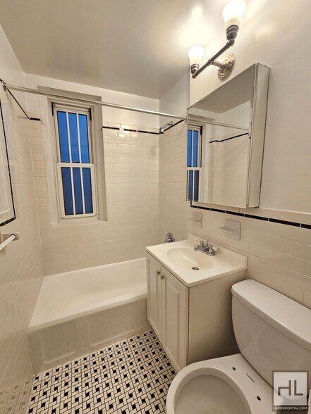 Building Photo - Charming Studio in West Village | 3rd Floo...