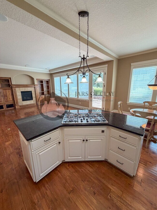 Building Photo - Luxurious Woodburn Residence | Main-Floor Primary Suite & Butler's Pantry