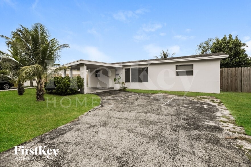 Building Photo - 351 SW 31st Ave