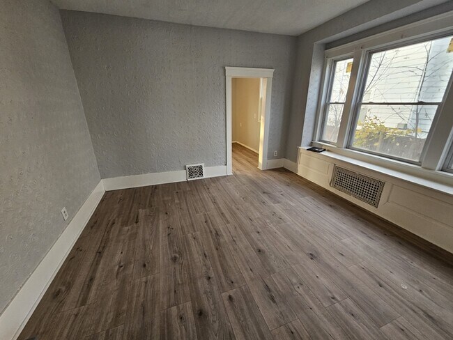 Building Photo - 1852 E 32nd St