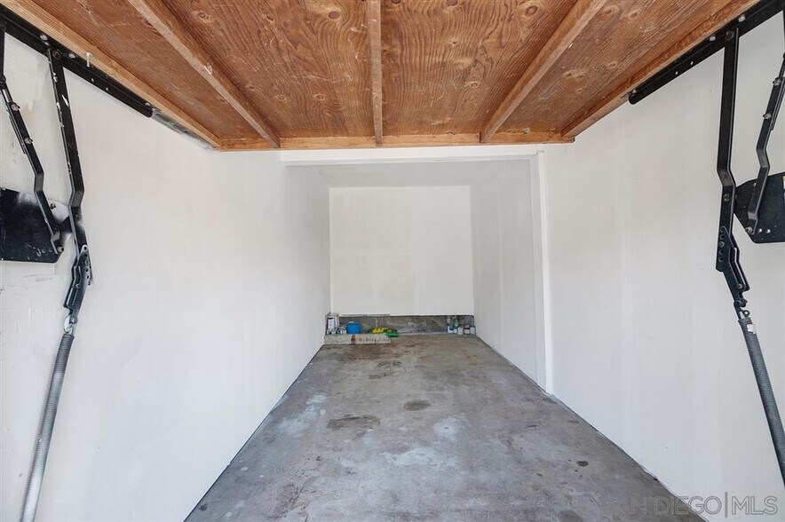 Building Photo - 4243 Tiberon Dr
