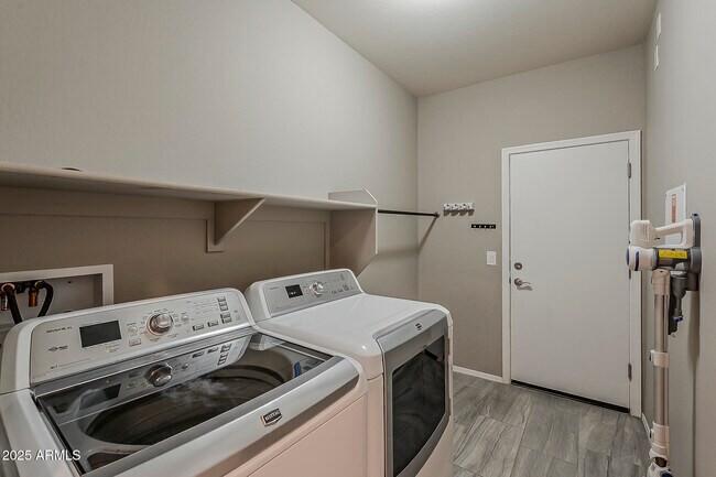 Building Photo - 10819 W Bronco Trail