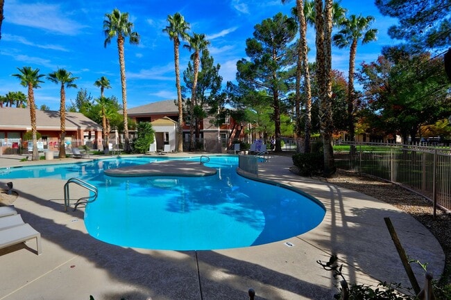 Building Photo - FANTASTIC HIGHLY UPGRADED UNIT FACING THE PARK AND POOL.