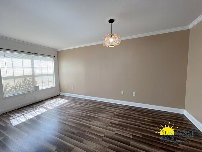 Building Photo - Charming 3 Bedroom Eagles Landing Townhous...