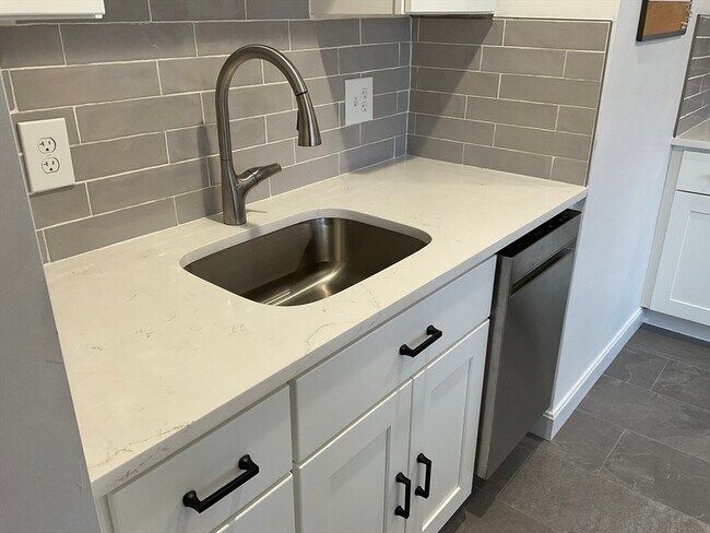 Building Photo - 26 Summer St