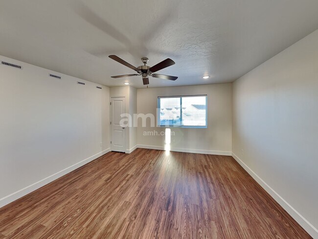 Building Photo - 251 N Dry Crk Rd