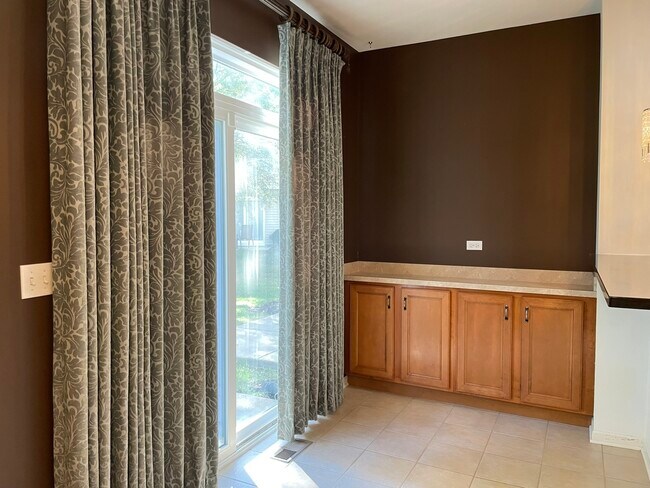 Building Photo - 5611 Wildspring Dr