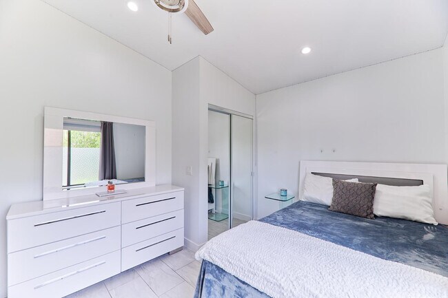 Building Photo - 8113 E Redwing Rd