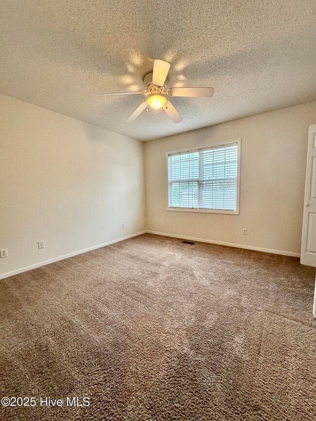 Building Photo - 3930 Sterling Pointe Dr