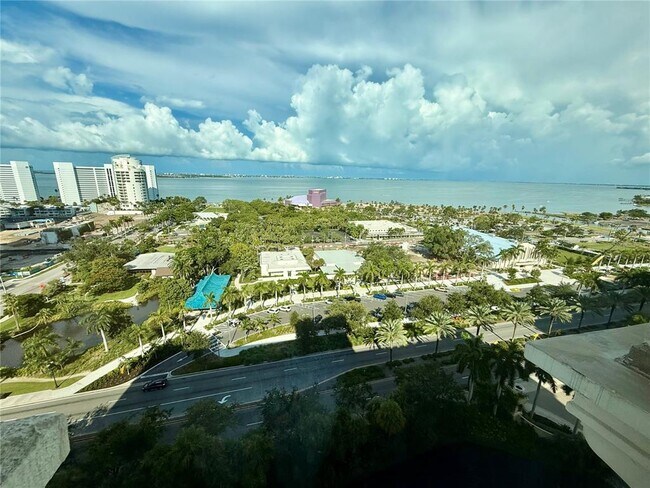 Building Photo - 750 N Tamiami Trl